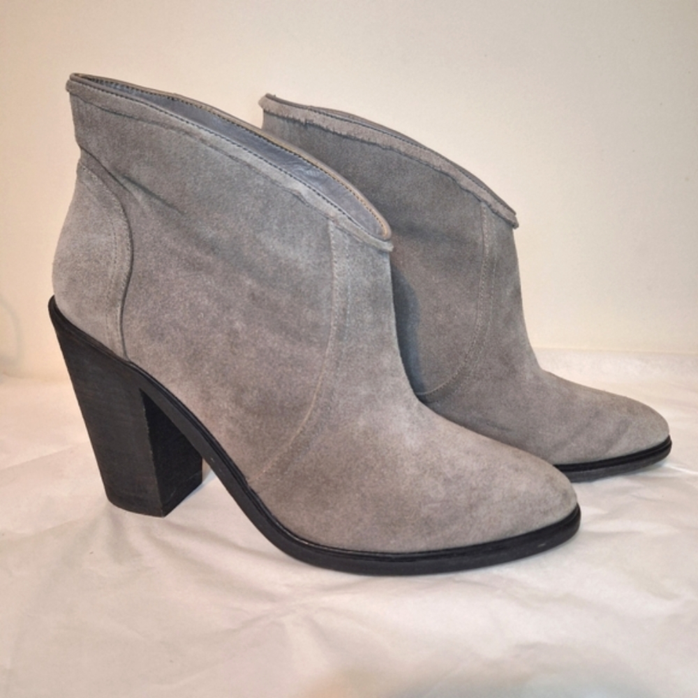 Joie 39.5 sz 8.5 grey suede block heel almond toe ankle boots